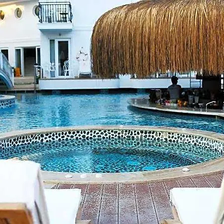 فندق The Pinehill & 3*